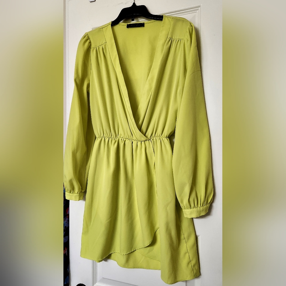 Lemon lime tunic-dress w/elastic waist long sleeve w/button Deep V neck unlined